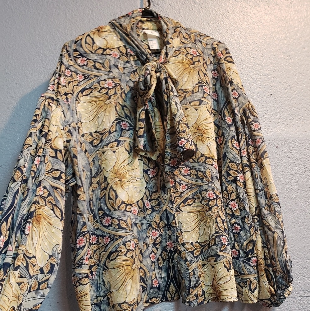 EUC H&M floral button down top